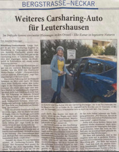 Foto eines Zeitungsartikels, das Elke Kumar mit einem Carsharing-Auto zeigt